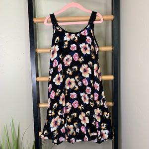 Girls size small (7/8) summer dress 😍